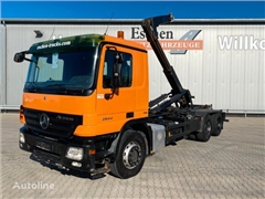 Mercedes Actros Ciężarówka hakowiec Mercedes-Benz Actros 2644 MP2