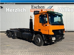 Mercedes Actros Ciężarówka hakowiec Mercedes-Benz Actros 2644 MP2