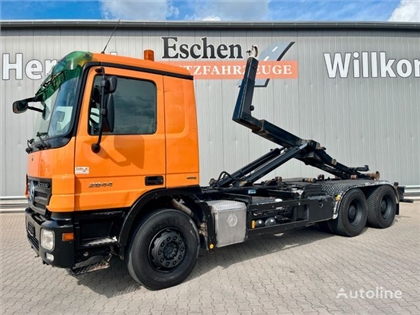 Mercedes Actros Ciężarówka hakowiec Mercedes-Benz Actros 2644 MP2