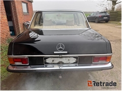 Sprzedam sedan Mercedes-Benz 200 poprzez aukcję