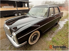 Sprzedam sedan Mercedes-Benz 200 poprzez aukcję