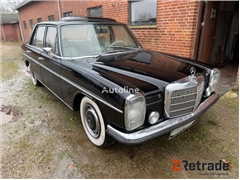 Sprzedam sedan Mercedes-Benz 200 poprzez aukcję