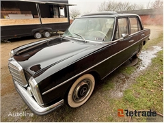 Sprzedam sedan Mercedes-Benz 200 poprzez aukcję