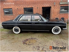 Sprzedam sedan Mercedes-Benz 200 poprzez aukcję