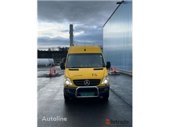 Mercedes Sprzedam dostawczy furgon 3900 Mercedes-Benz 318 poprzez aukcję