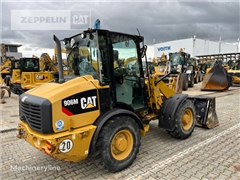 Ładowarka czołowa teleskopowa Caterpillar 906M