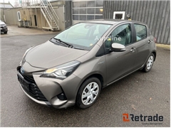 Sprzedam hatchback Toyota Yaris 1.5 Hybrid AUT. E-