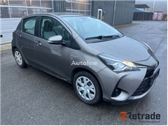 Sprzedam hatchback Toyota Yaris  E-CVT poprzez auk