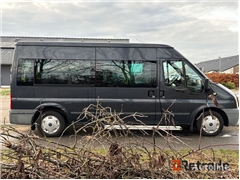 Sprzedam bus pasażerski Ford Transit Kombi poprzez