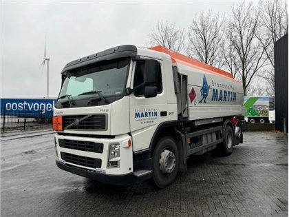 Volvo FM9 300 6X2 TANKWAGEN 4 COMP 18000 LITER