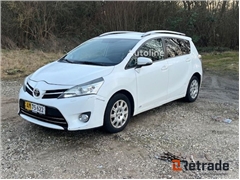 Sprzedam minivan Toyota Verso Sportsvan poprzez au