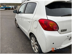 Sprzedam hatchback Mitsubishi Space Star poprzez a