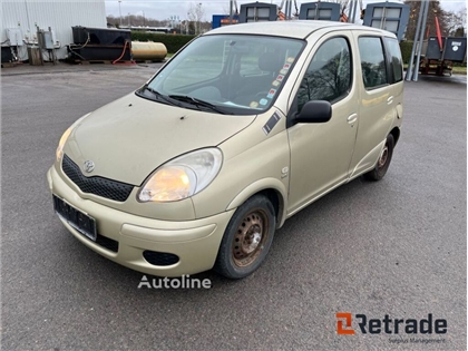 Sprzedam minivan Toyota Yaris Vefso poprzez aukcję