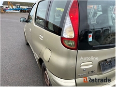 Sprzedam minivan Toyota Yaris Vefso poprzez aukcję