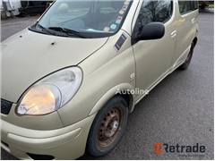 Sprzedam minivan Toyota Yaris Vefso poprzez aukcję