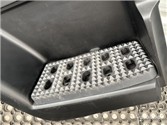 Podnożek IVECO EUROCARGO RIGHT 500343257 do ciężar