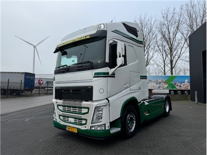 Volvo FH 500 GLOBETROTTER, DYNAMIC STEERING, ADR, LOW KM!