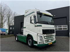 Volvo FH 500 GLOBETROTTER, DYNAMIC STEERING, ADR, LOW KM!