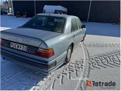 Sprzedam sedan Mercedes-Benz 200 poprzez aukcję