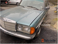 Sprzedam sedan Mercedes-Benz 300D poprzez aukcję