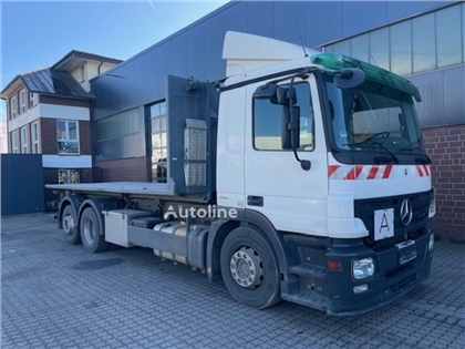 Mercedes Actros Ciężarówka hakowiec Mercedes-Benz Actros 2541