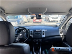 Sprzedam crossover Mitsubishi Outlander poprzez au