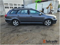 Sprzedam kombi Toyota AVENSIS poprzez aukcję