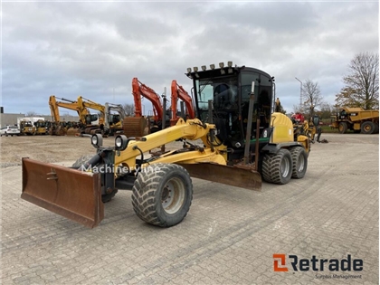 Sprzedam równiarka New Holland F106.7A poprzez auk