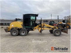 Sprzedam równiarka New Holland F106.7A poprzez auk