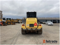 Sprzedam równiarka New Holland F106.7A poprzez auk