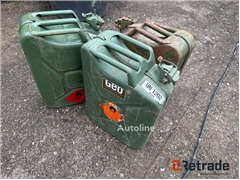 Sprzedam zbiornik na paliwo Jerry Can 20 liter pop