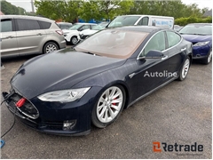 Sprzedam liftback Tesla Model S poprzez aukcję