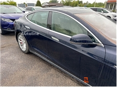 Sprzedam liftback Tesla Model S poprzez aukcję