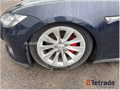 Sprzedam liftback Tesla Model S poprzez aukcję