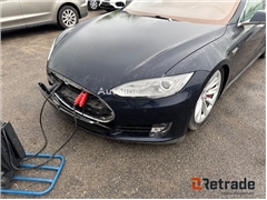 Sprzedam liftback Tesla Model S poprzez aukcję
