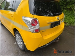 Sprzedam mikrovan Toyota Sportsvan poprzez aukcję