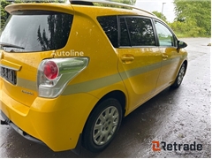 Sprzedam mikrovan Toyota Sportsvan poprzez aukcję