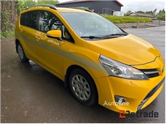 Sprzedam mikrovan Toyota Sportsvan poprzez aukcję