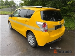 Sprzedam mikrovan Toyota Sportsvan poprzez aukcję