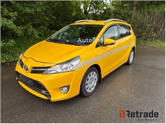 Sprzedam mikrovan Toyota Sportsvan poprzez aukcję