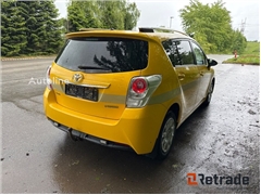 Sprzedam mikrovan Toyota Sportsvan poprzez aukcję