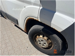 Peugeot Boxer 2,2 HDI Ladvogn med ladkran