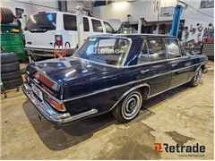 Sprzedam sedan Mercedes-Benz MERCEDES BENZ poprzez