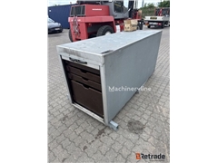 Sprzedam skrzynkę narzędziową Construction equipme