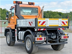 Mercedes UNIMOG V 400  Wywrotka 2,40  4x4  STAN