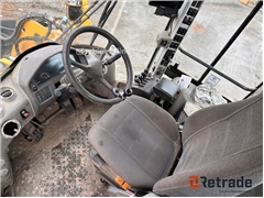 Sprzedam ładowarka kołowa Volvo L90F poprzez aukcj
