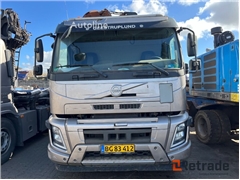 Volvo Fmx kroghejs med containerkasse og HMF 2243-Z2 gra