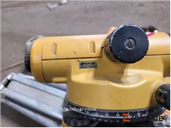 Sprzedam niwelator Topcon AT-G4 poprzez aukcję