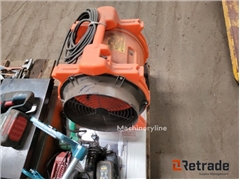Sprzedam polerkę Makita 9227CB poprzez aukcję