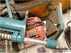 Sprzedam polerkę Makita 9227CB poprzez aukcję